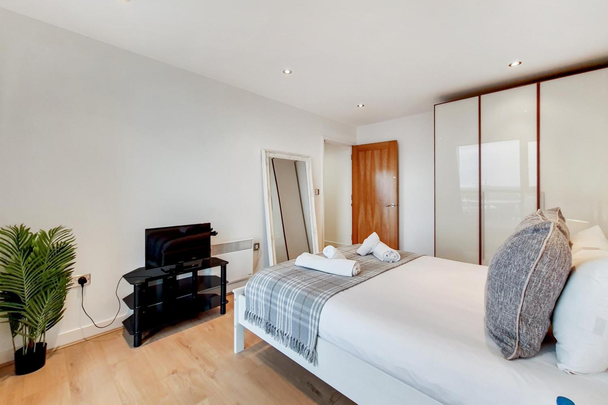 Deluxe Two Bed Apartment With River & City View Londra Dış mekan fotoğraf